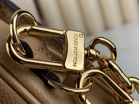 VUITTON LOUIS EAST METIS POCHETTE WEST 0511